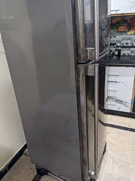 Dawlance fridge for sale in good condition 2