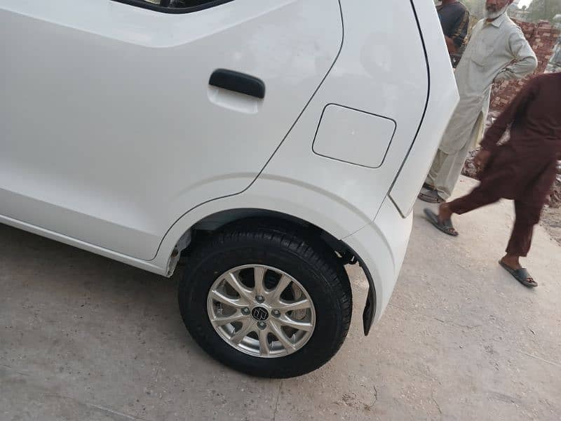 suzuki alto.  wagnor Alloys rim 13 inch size 4