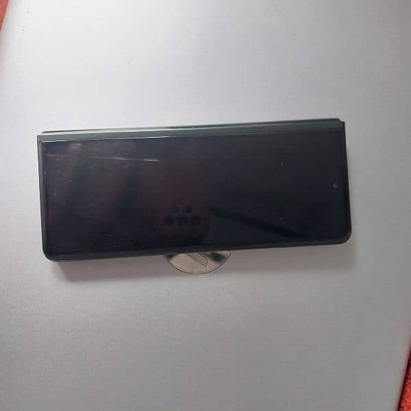 Samsung Galaxy ZFold 3 (12gb) 256gb Non PTA. 4