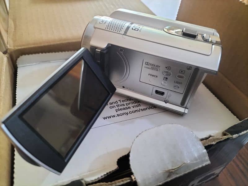 Sony Handycam DCR-SR68 1