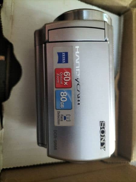 Sony Handycam DCR-SR68 3