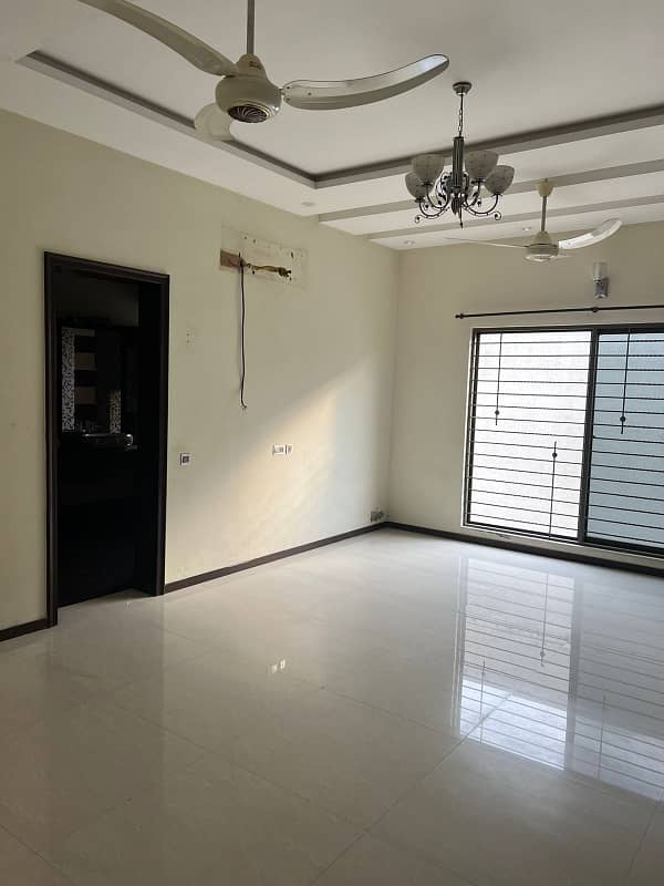 2 Kanal Upper Portion for Rent in D Block - Valencia Town 4