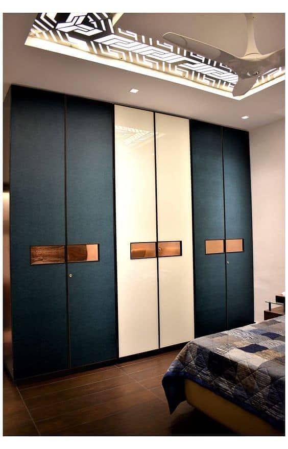 Wardrobe / Cupboard / Almari / wooden wardrobe Full Size 3