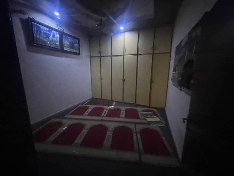 Lower Portion Of 1 Kanal Available For rent In Marghzar Officers Colony 5