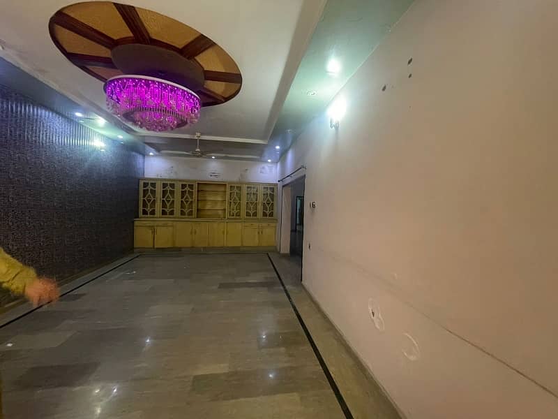 Lower Portion Of 1 Kanal Available For rent In Marghzar Officers Colony 9