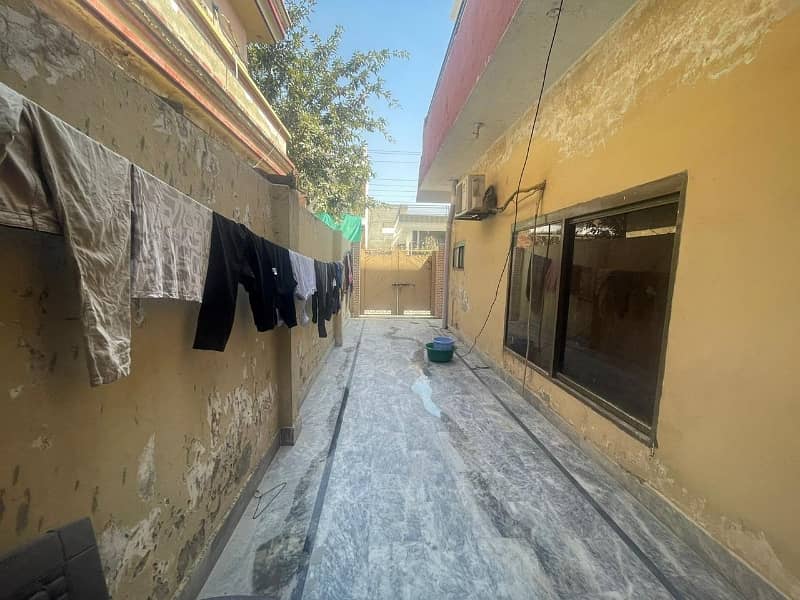 Lower Portion Of 1 Kanal Available For rent In Marghzar Officers Colony 10