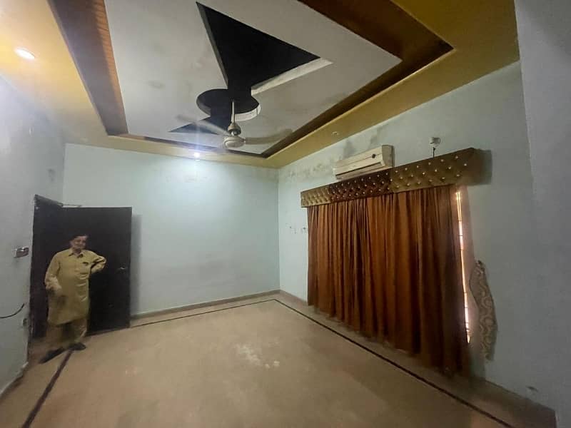 Lower Portion Of 1 Kanal Available For rent In Marghzar Officers Colony 15