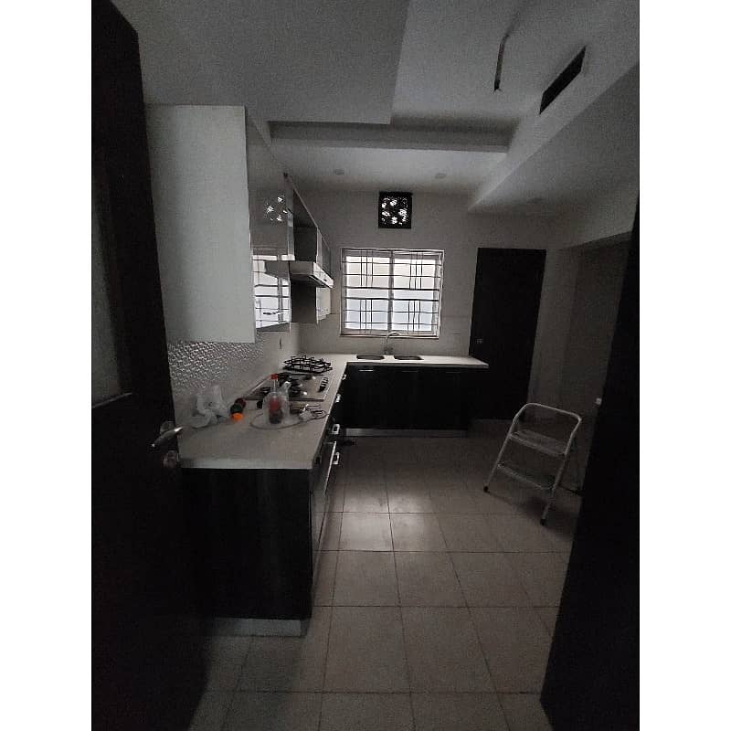 10 Marla House Available For Rent 8