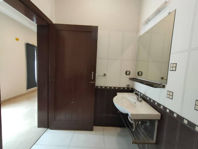 A Anaxi Of 500 Sq Ft Available For Rent 7
