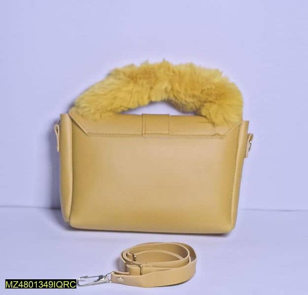 women's chunky chain purse with fur 1