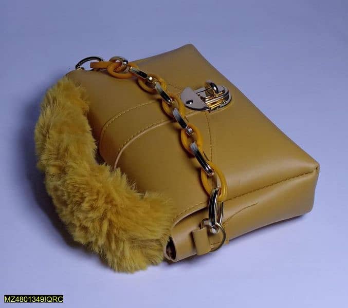 women's chunky chain purse with fur 2