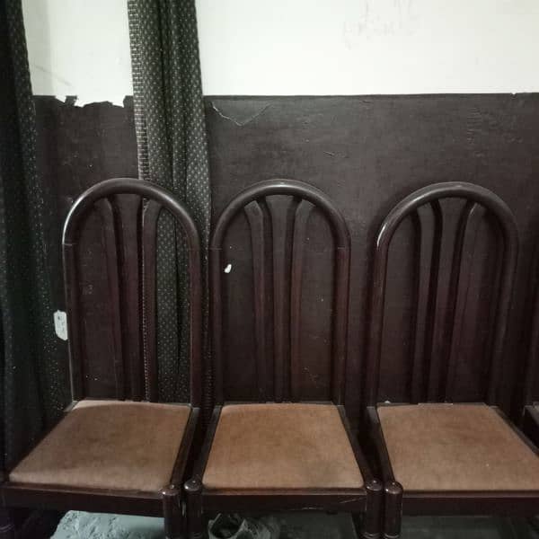 dinning table all ok table condition 10/9 chairs condition 10 /10 1