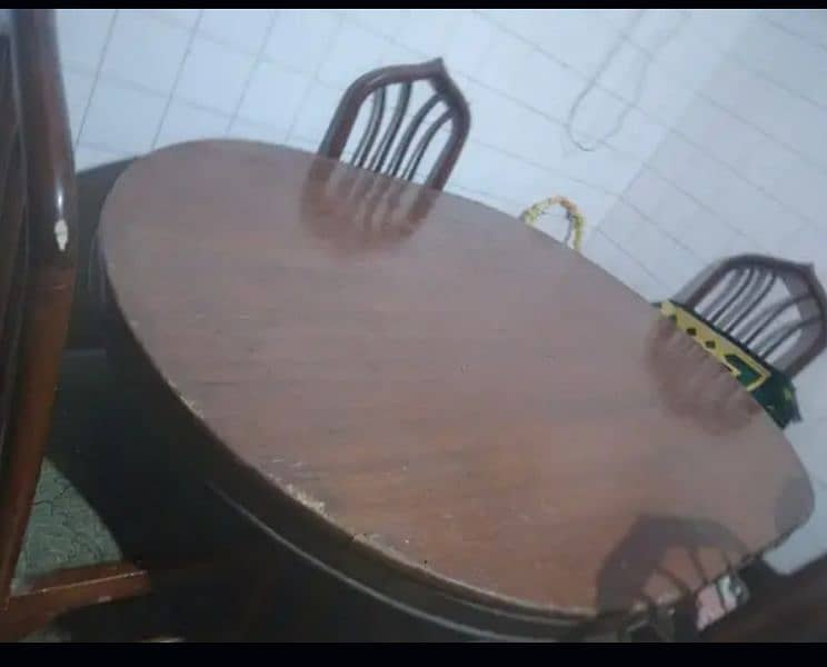dinning table all ok table condition 10/9 chairs condition 10 /10 3