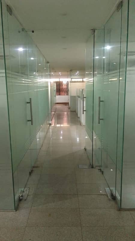 Clifton Main Road Office For Rent With Glass Chambers 11