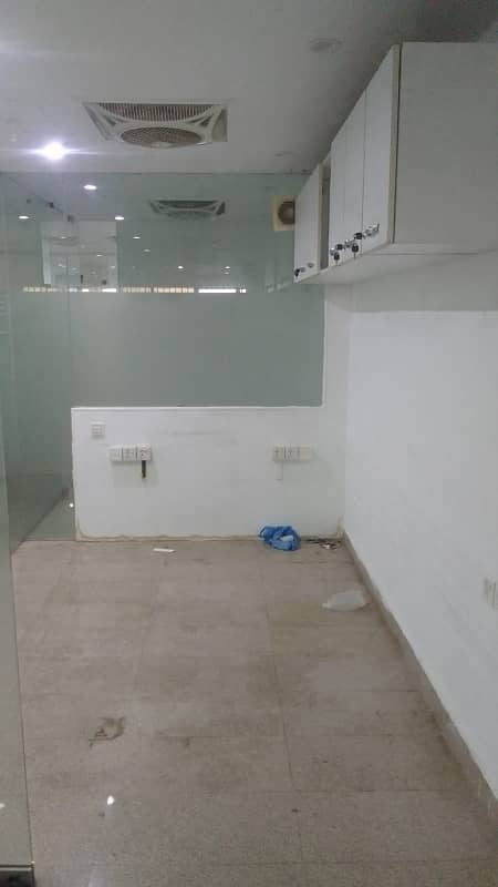 Clifton Main Road Office For Rent With Glass Chambers 16