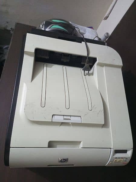 HP laserjet pro 400 color M 452dn printer 3