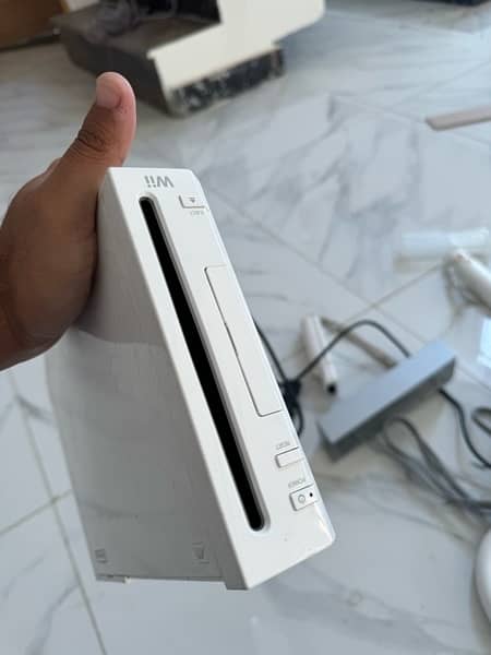 Nintendo Wii Complete System and Parts for Sale 0