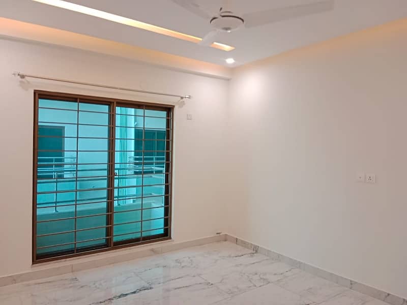 Brend New Apartment For Rent In Askari 11 Sec D Lahore 11