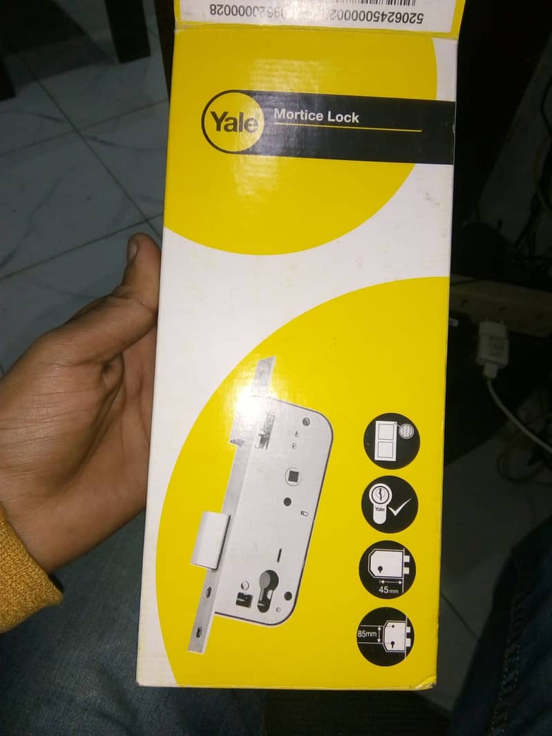 Yale door locks brand new 2