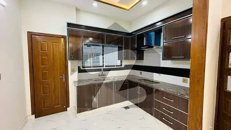 5 BEDS BRAND NEW 10 MARLA HOUSE FOR SALE CENTRAL PARK LAHORE 12