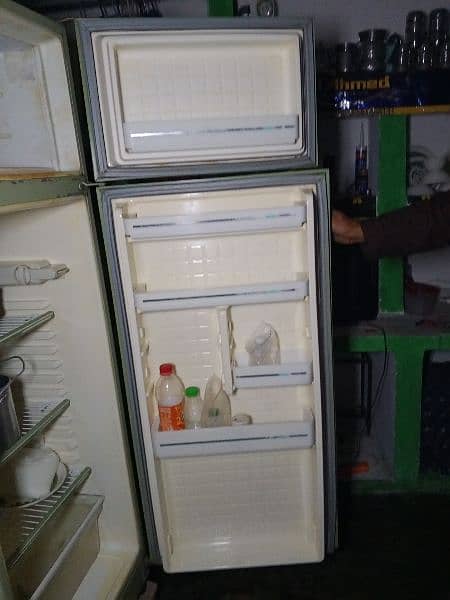 dowlance fridge for sale 2