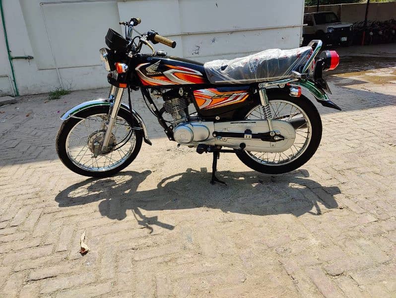 Hound CG 125 for selling 180000 22 model 1