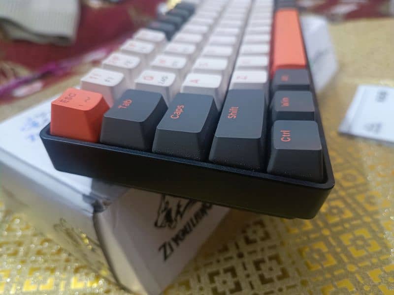 Mechanical Wireleass keyboard K68 Ziyoulang Gaming Keyboard 10