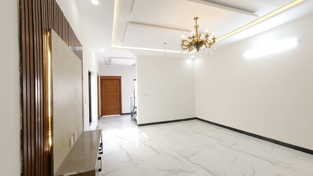 A Palatial Residence For sale In Margalla View Society - Block D Islamabad 24
