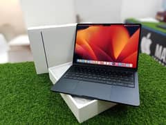 Macbook Air m2 midnight complete box 1 cycle used