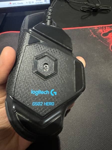 Logitech G502 Hero Gaming Mouse 4