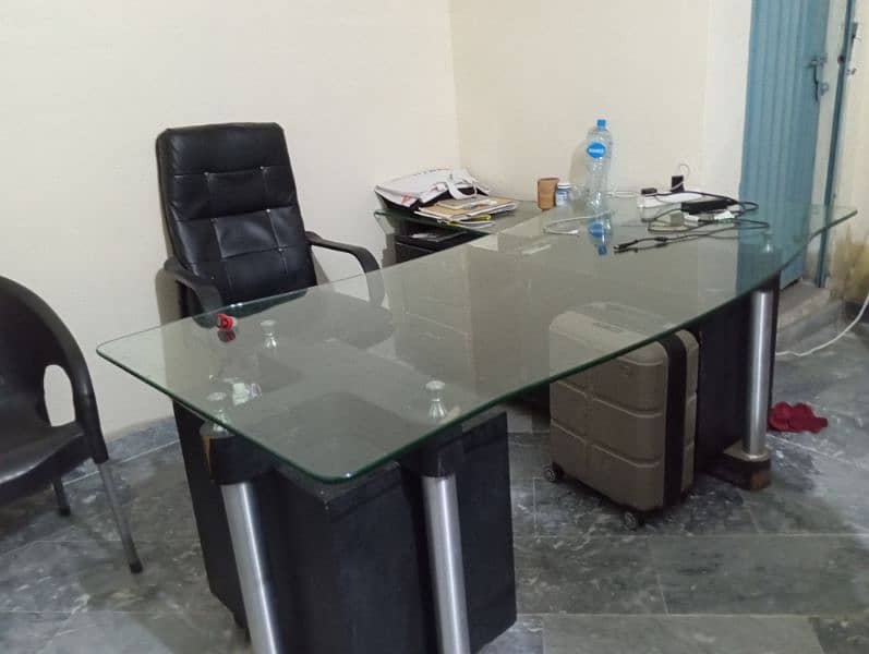 Complete office furniture 3