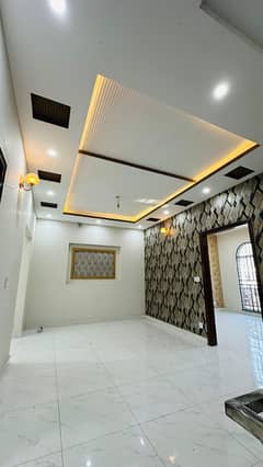 5 Marla Beautiful House In Lahore 0