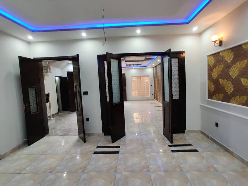 Stunning Upper Portion Is Available For Rent In Nawab Town - Block D 4