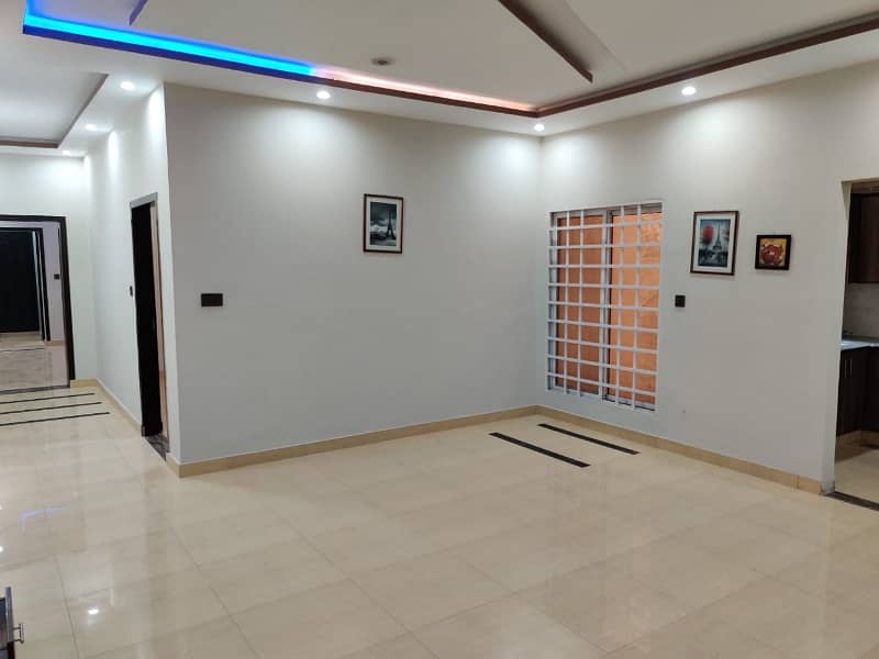 Stunning Upper Portion Is Available For Rent In Nawab Town - Block D 9