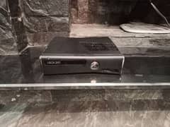 XBOX 360 Slim 250 gb with two wireless controllers,Kinect and 27 games