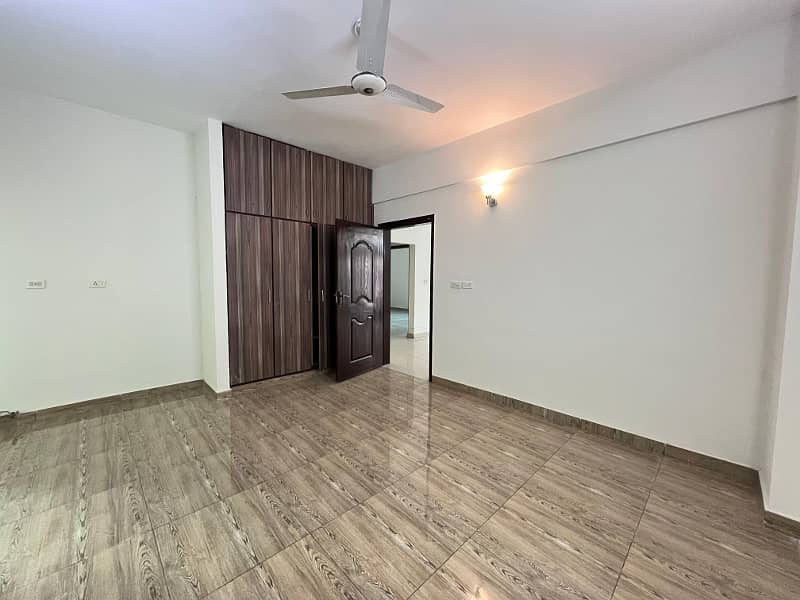 Facing Park 03-Bedroom Apartment available for Rent in Askari-11, Lahore 6