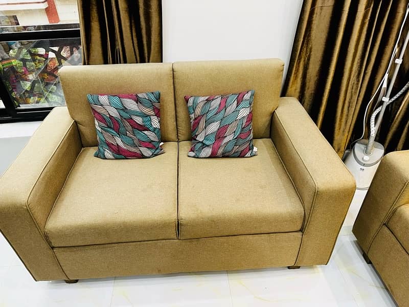 Sofa set for Sale with Centre table 4