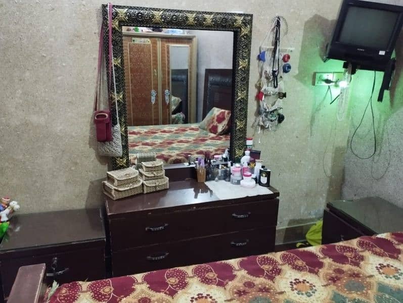 1 bed with dressing table with 2 side box 3