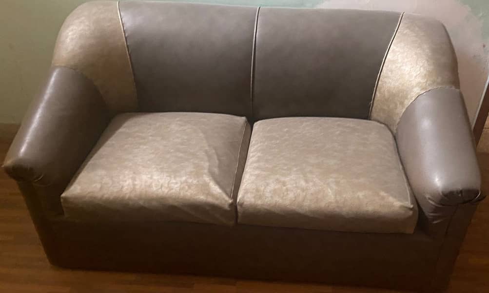 Sofa set is availabale for sale 1