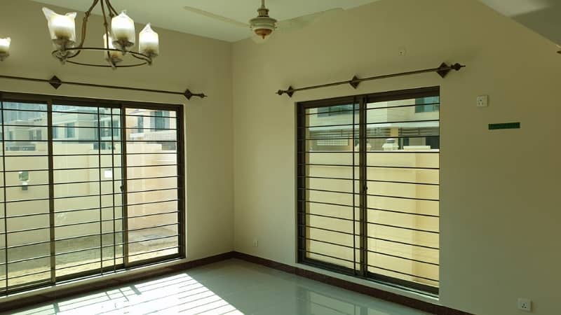 427 Square Yards House Available In Askari 5 - Sector H For sale 15