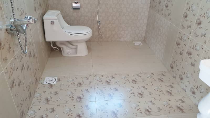 427 Square Yards House Available In Askari 5 - Sector H For sale 16