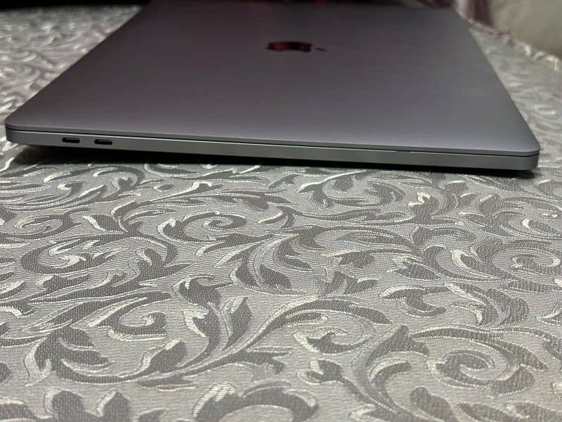 apple MacBook pro retina display 2019 core i7 16/512 4
