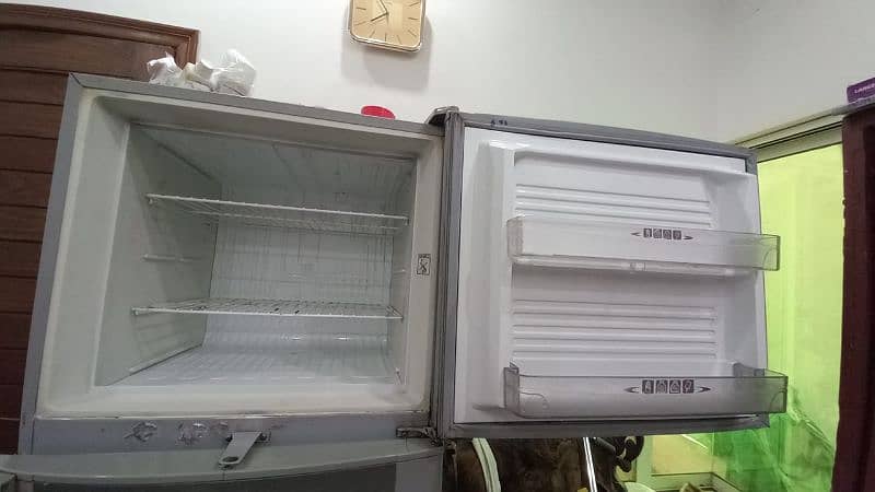 I am selling my Fridge,which has been kept in excellent condition 3
