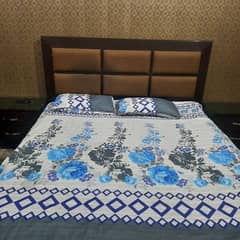 King size/wood bed dressing