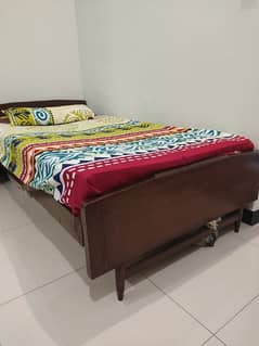 Single bed with bedsides