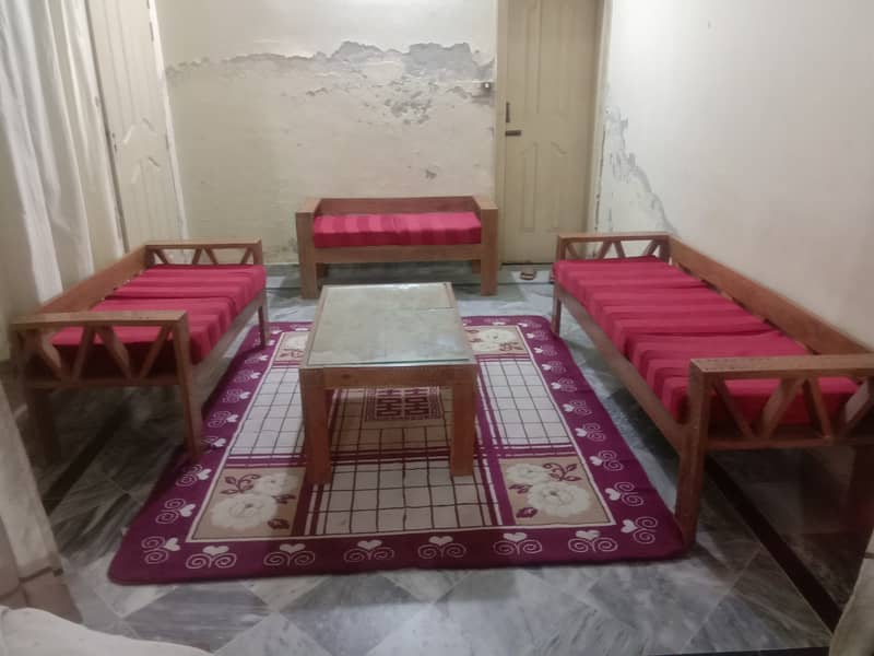 wooden sofa  argant for sale very out class condition very modran sofa 0
