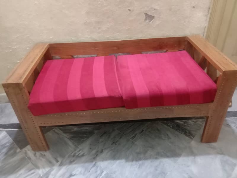 wooden sofa  argant for sale very out class condition very modran sofa 1