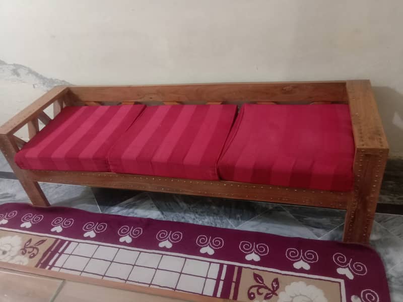 wooden sofa  argant for sale very out class condition very modran sofa 4
