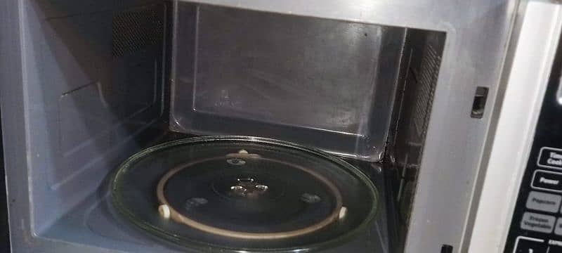 midea 30L grill microwave oven fro sale condition is perfect 2