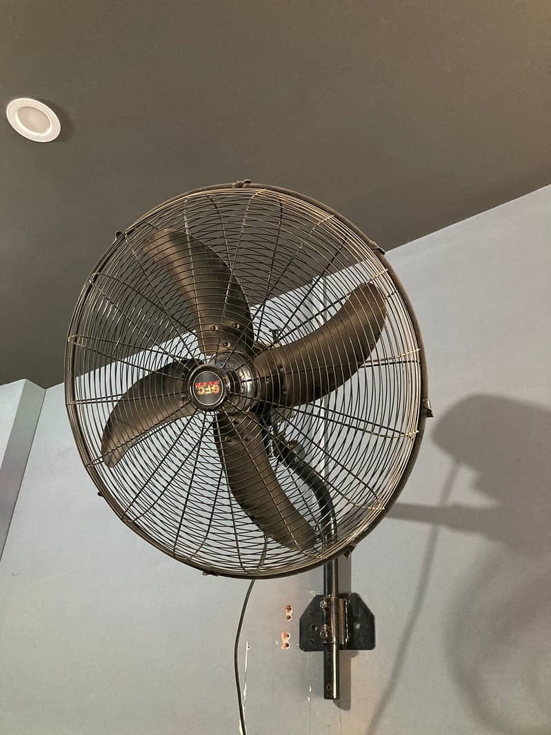 gfc Wall Fan in best condition 1